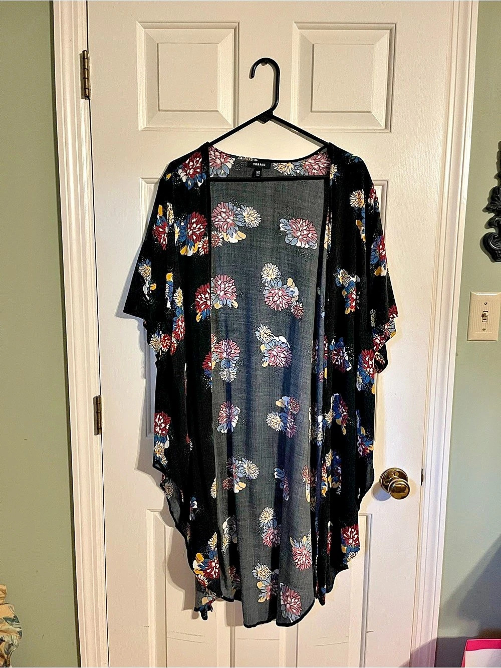 Torrid Floral Tunic in Black Size 1/2 Like New